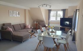 Neumühler Hof- Ferienwohnung Thomas 3 Zimmer,3 Bäder mit Dusche, kostenfreie Parkplätze vor dem Haus